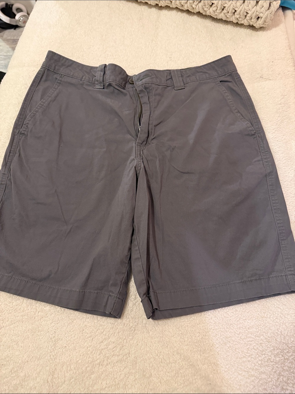 Magellan Outdoors Gray Flat Front Men's Shorts